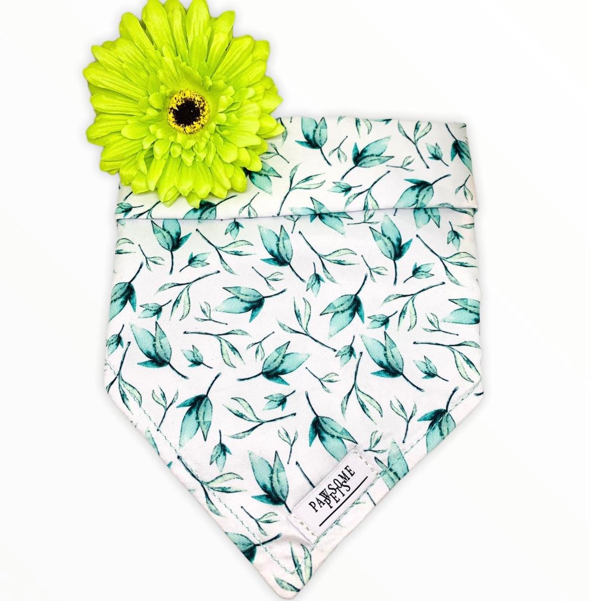Bandana Artesanal LEAF: El Toque de Estilo que tu Mascota merece - Dulces Mascotas BCN