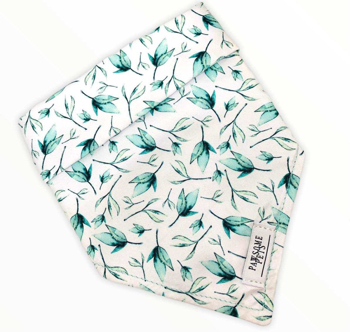 Bandana Artesanal LEAF: El Toque de Estilo que tu Mascota merece - Dulces Mascotas BCN