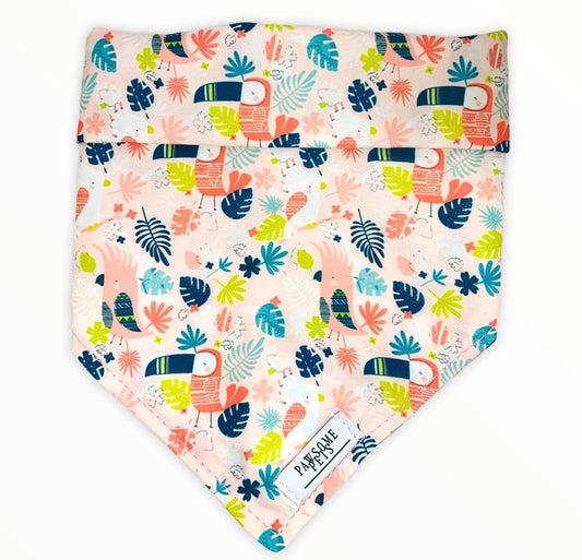 Bandana Artesanal PINK TOUCAN: El Toque de Estilo que tu Mascota merece - Dulces Mascotas BCN