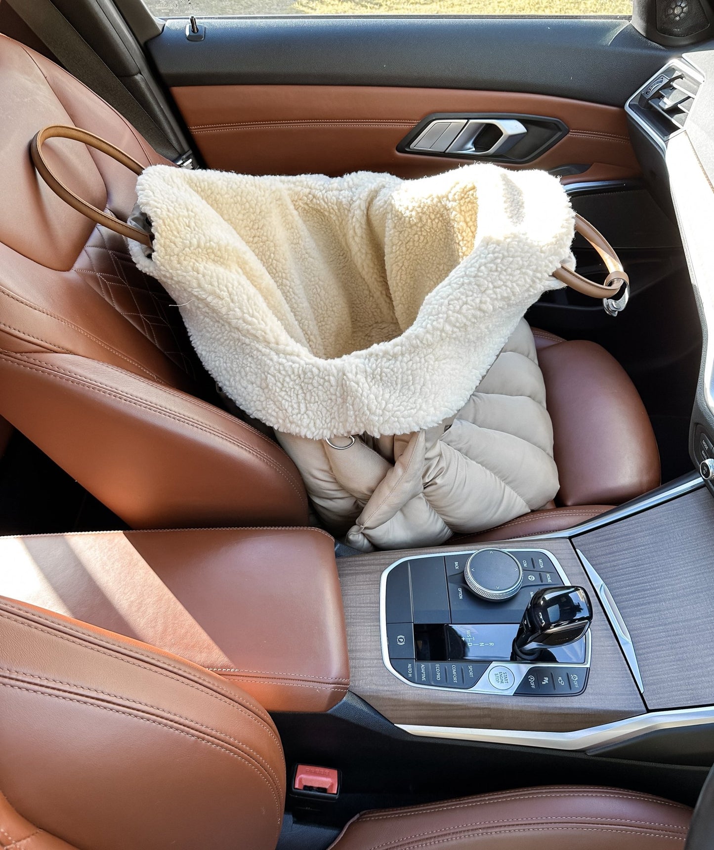 Bolsa Asiento Coche para Perros – Viaje Seguro y Cómodo | Fur & Whiskers - Dulces Mascotas BCN
