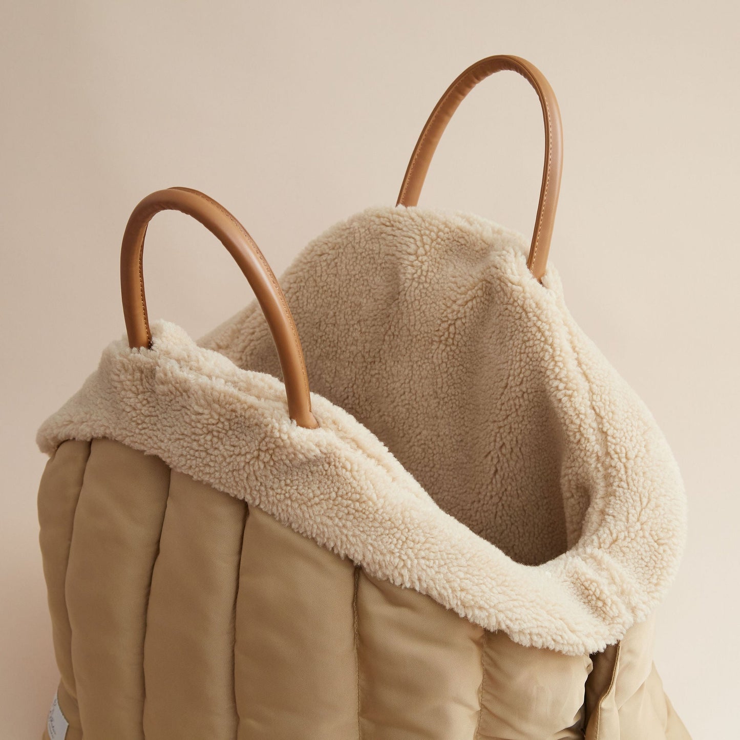 Bolsa Asiento Coche para Perros – Viaje Seguro y Cómodo | Fur & Whiskers - Dulces Mascotas BCN