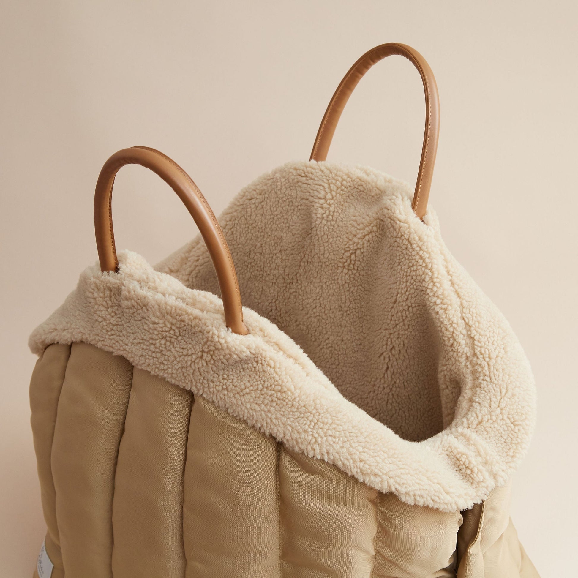 Bolsa Asiento Coche para Perros – Viaje Seguro y Cómodo | Fur & Whiskers - Dulces Mascotas BCN