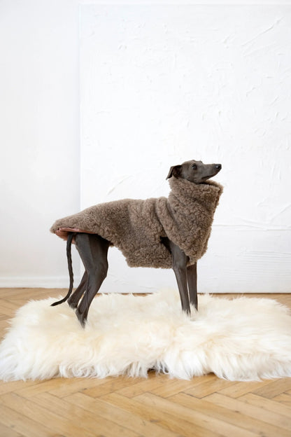 Colchoneta Cuadrada o Rectangular de Piel de Oveja Natural para Mascotas - Blanca - Dulces Mascotas BCN