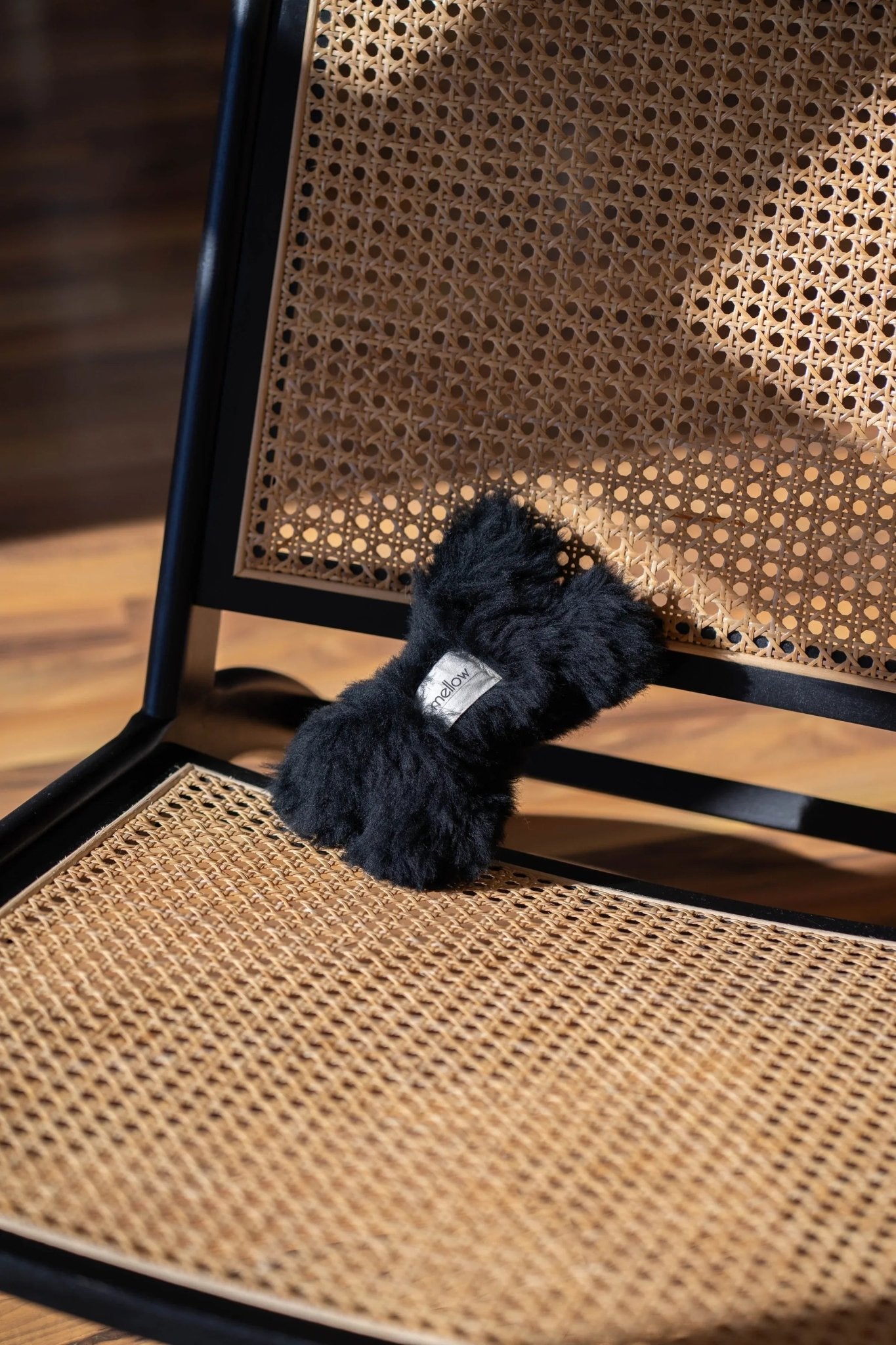 Juguete Ecológico Hueso para Perros de Lana Natural - Negro - Dulces Mascotas BCN
